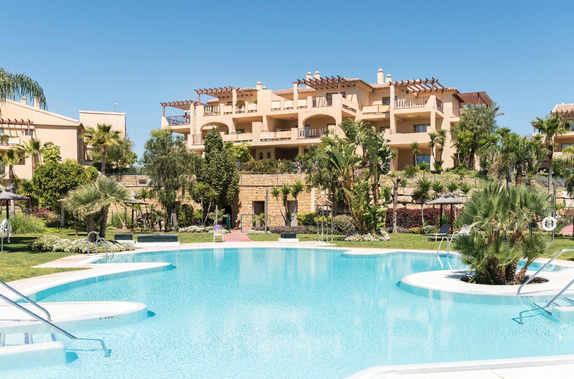 Sea Views And Garden In Hacienda Cifuentes Estepona