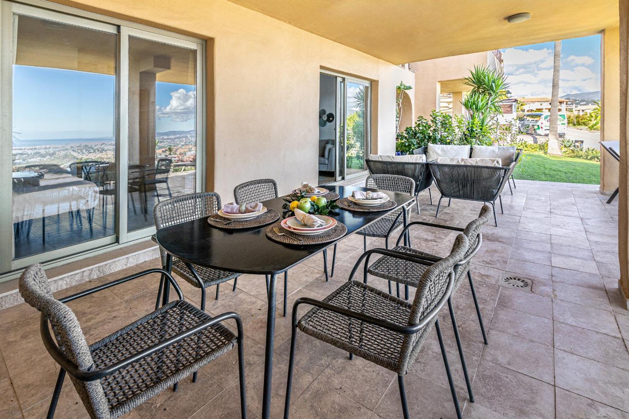 Apartment Sea Views And Garden In Hacienda Cifuentes Estepona