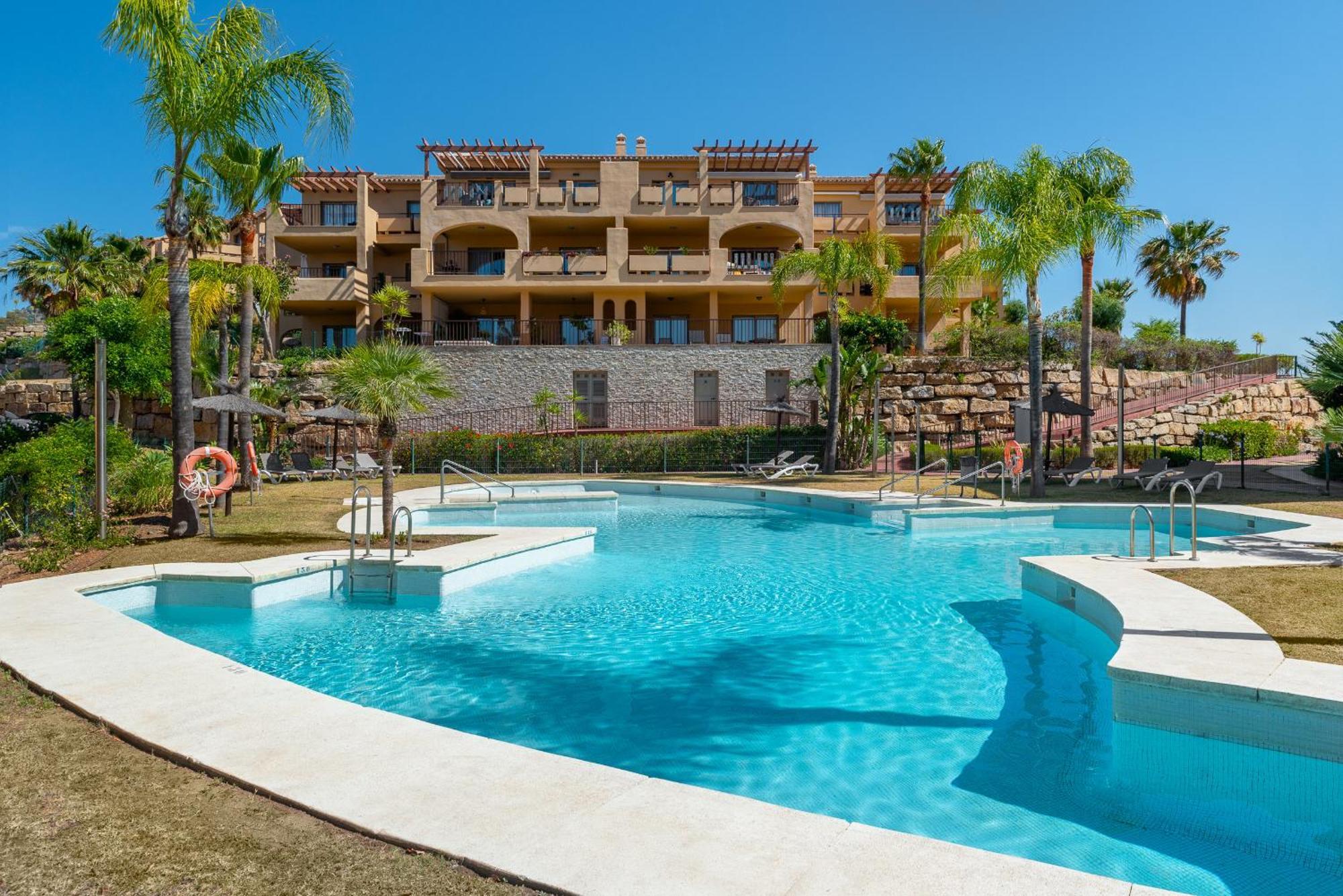 Sea Views And Garden In Hacienda Cifuentes Apartment Estepona