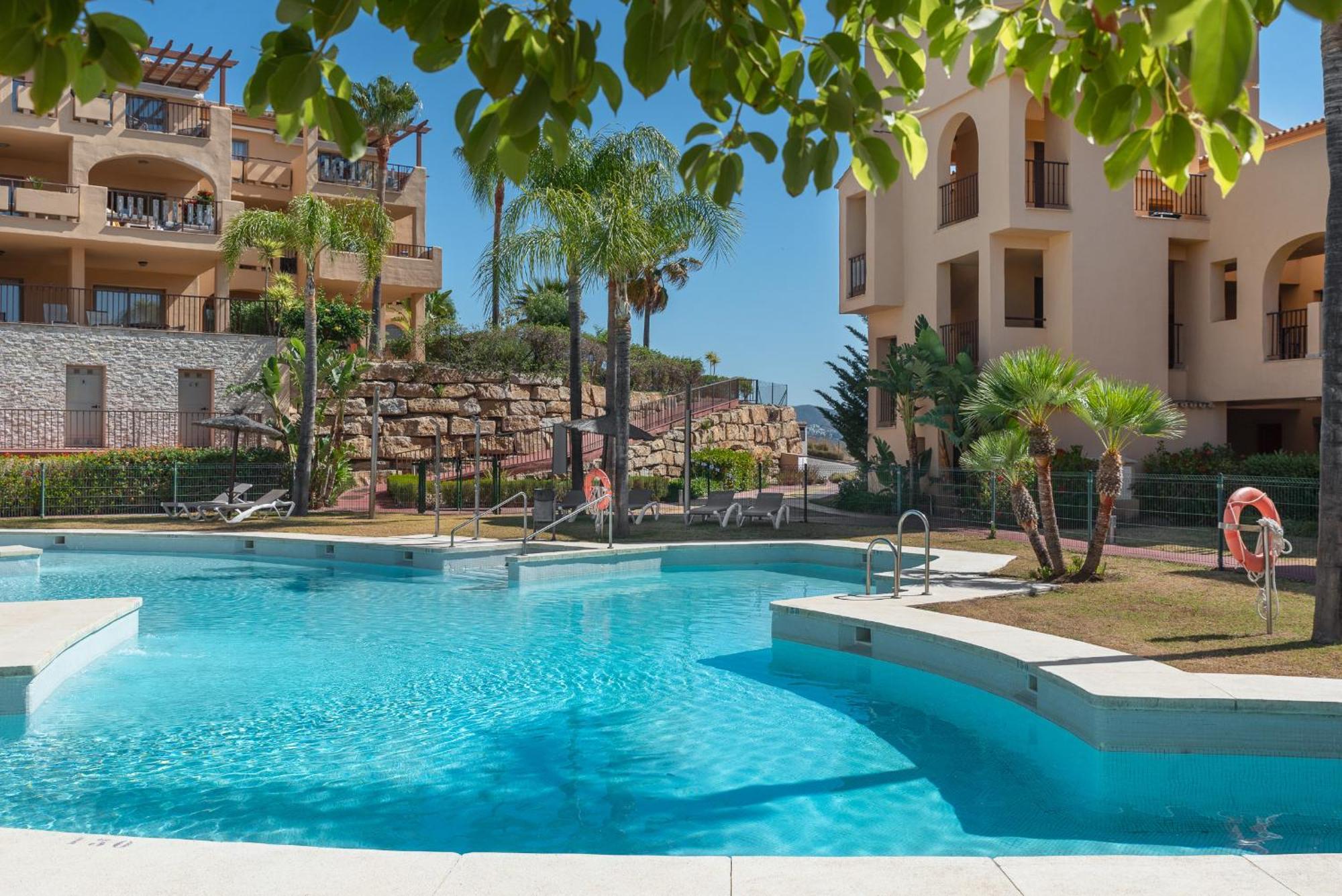 Apartment Sea Views And Garden In Hacienda Cifuentes Estepona